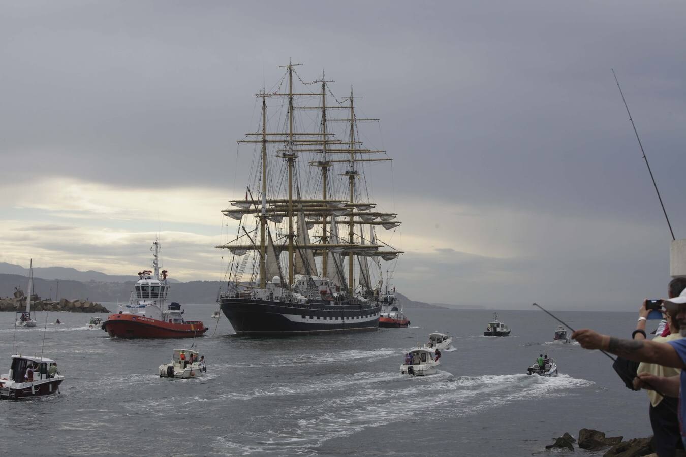 El velero Kruzenshtern, el segundo más grande del mundo, abandona Avilés