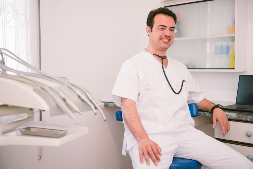 Clínica Dental Dopico Asturias Cuida tus mayores 2023