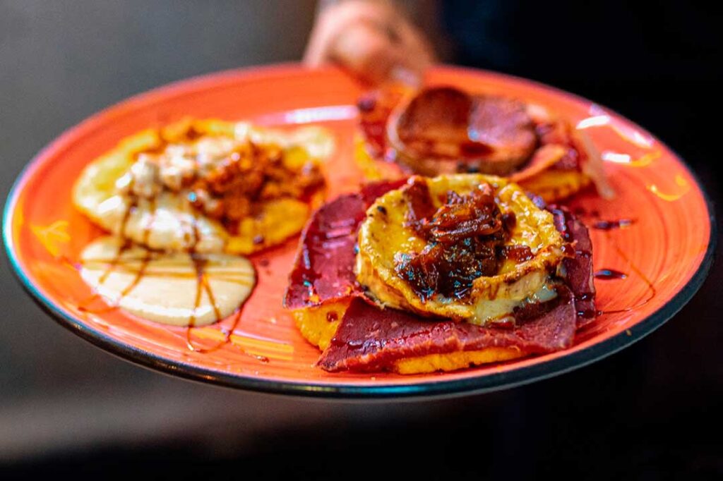 Restaurante La Lola en oviedo, comida tradicional española, tapas españolas