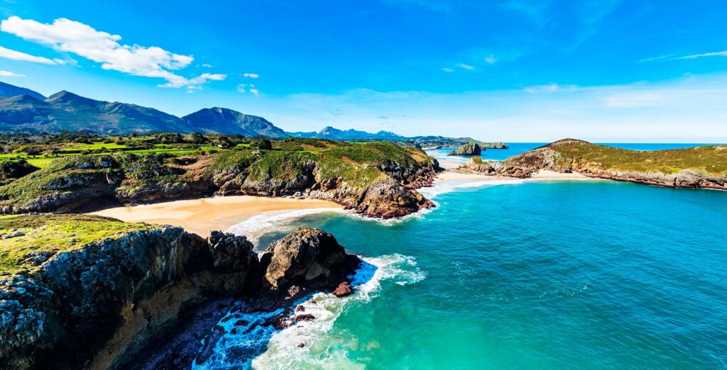 Playa de San Antonio en Llanes Asturias - Fitur