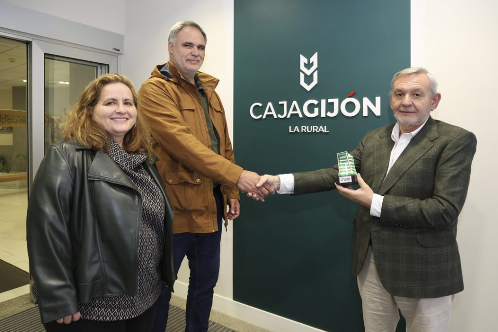 José Luis Casaprima y Cristina Avella destacan el compromiso humano, el nuevo modelo educativo y el apoyo de Gijón en la misión de la Fundación Hogar de San José en el espacio Gijón Actualidad de CajaGijón LaRural